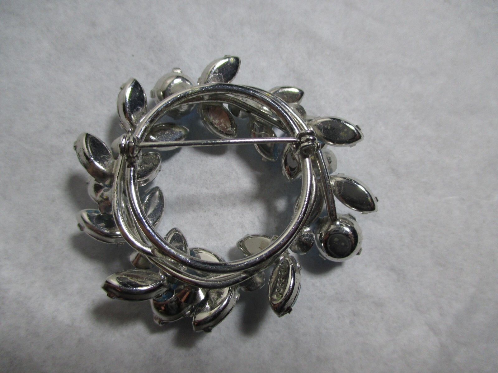 Vintage Weiss Light Blue & Teal Blue Rhinestone Round Brooch