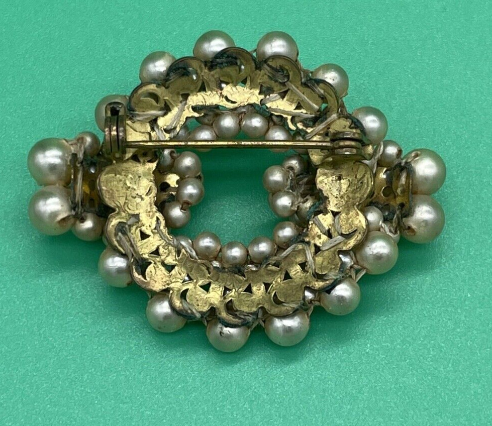 VINTAGE ART DECO 30s HASKELL INFLUENCE CLUSTER ECRU PEARL ON BRASS PIN BROOCH