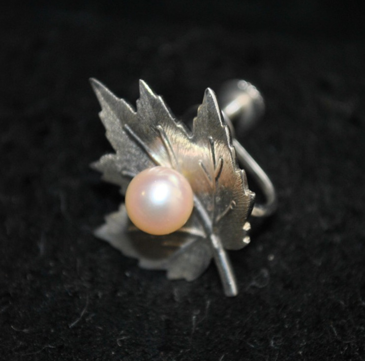 Single Vintage Mikimoto Sterling Silver Maple Leaf Pearl Screw-back Earring