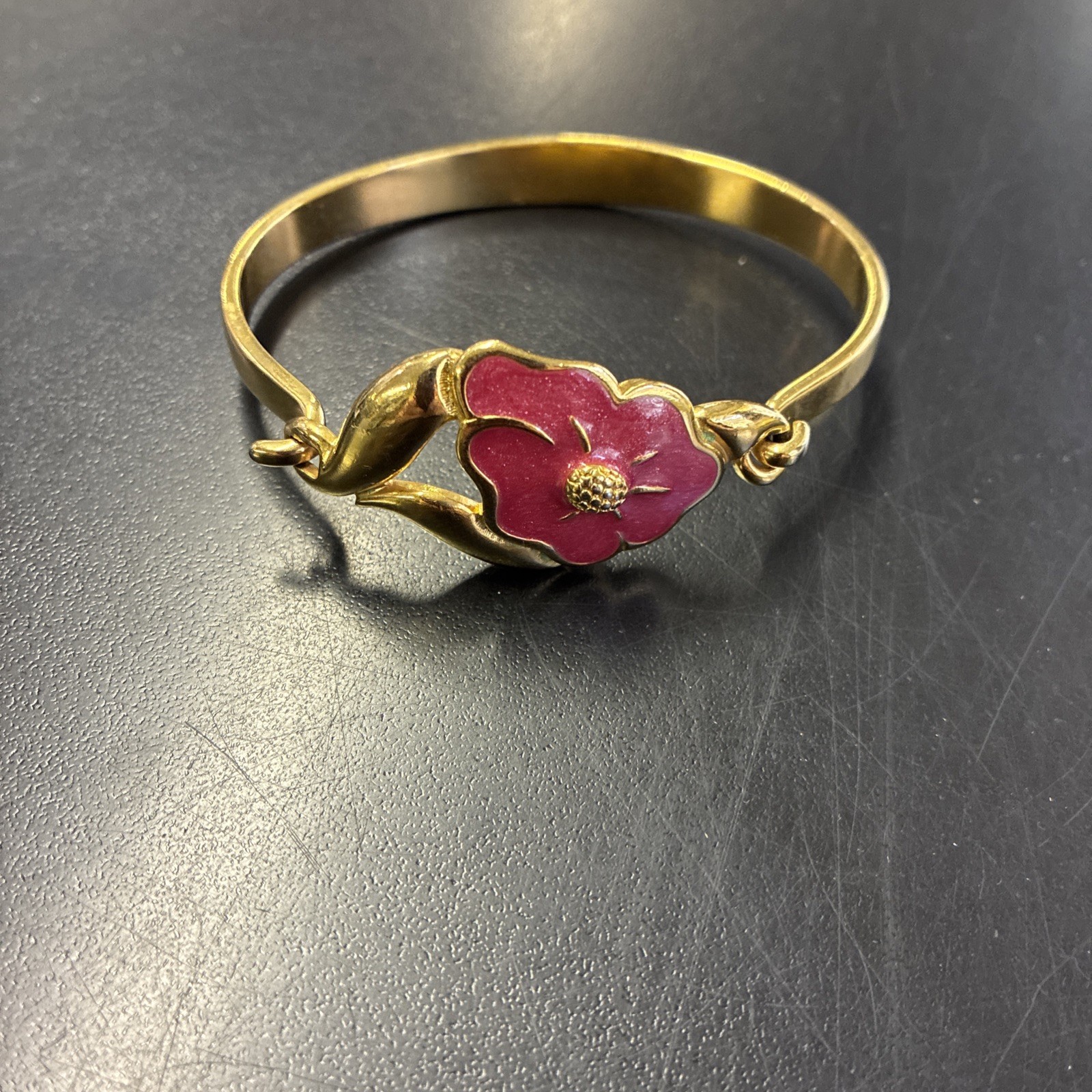 Vintage Gold Tone Bracelet With Pink Enamel Flower Hook Closure About 8 1/2 In