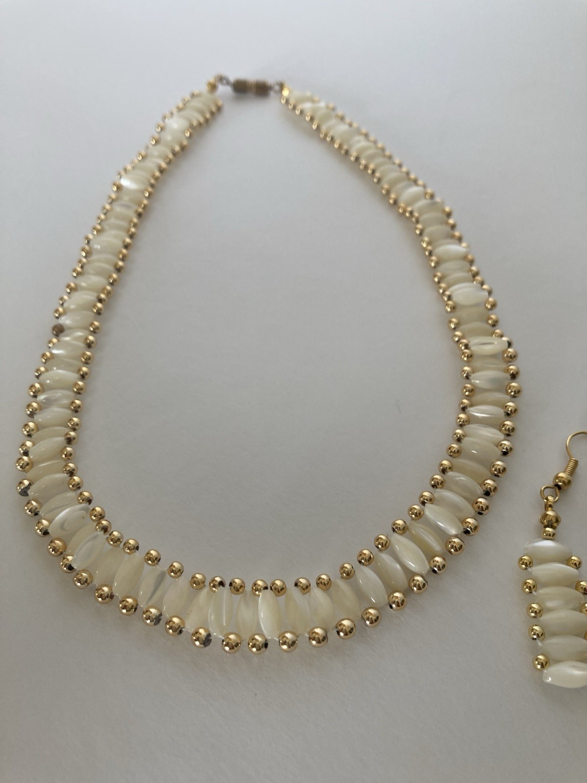 Vintage Set of White Shell Beaded Necklace And Matching Earrings.