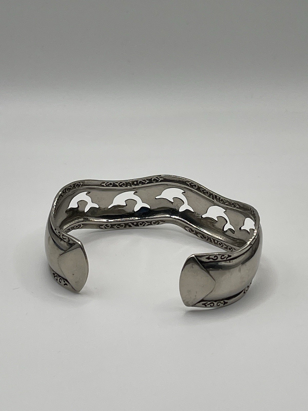 Beautiful Cuff Bracelet Silver Tone Openwork Dolphins 3/4″ Wide x 2 1/4″ Across