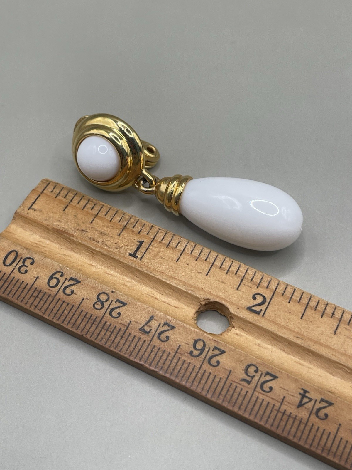 VTG Signed Monet GoldTone White Acrylic Retro Drop Dangle 2” Clip On Earrings