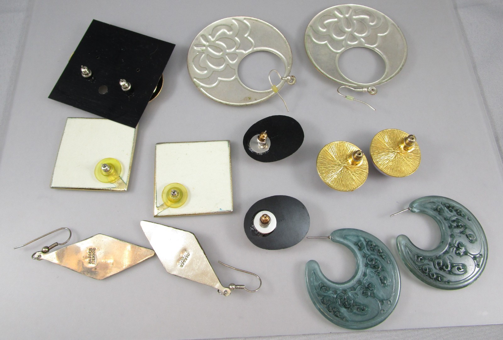 Vtg Mod Retro Varying Colors & Multi Styles LOT of 7 Post Pierced Earrings 151V