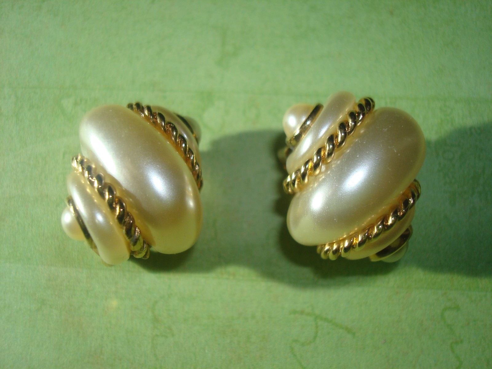 VTG.SIGNED”REPLICA”Made in ITALY NAUTILUS,SHELL,SNAIL F/PEARL EARRINGS GOLD/Plt.