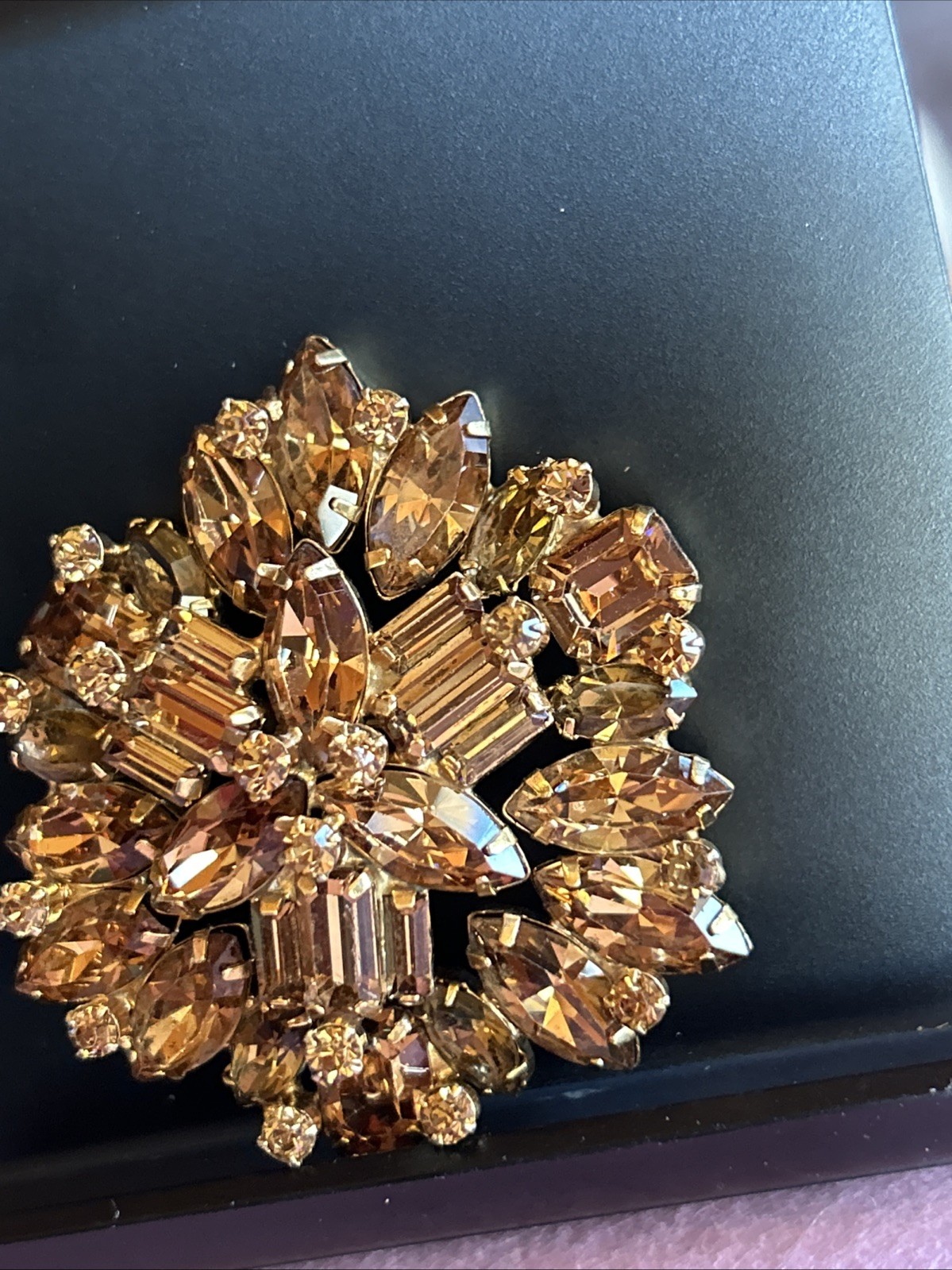 RARE STUNNING WEISS Gold PLATE Tiered Baguette Champagne Stones Brooch Pin