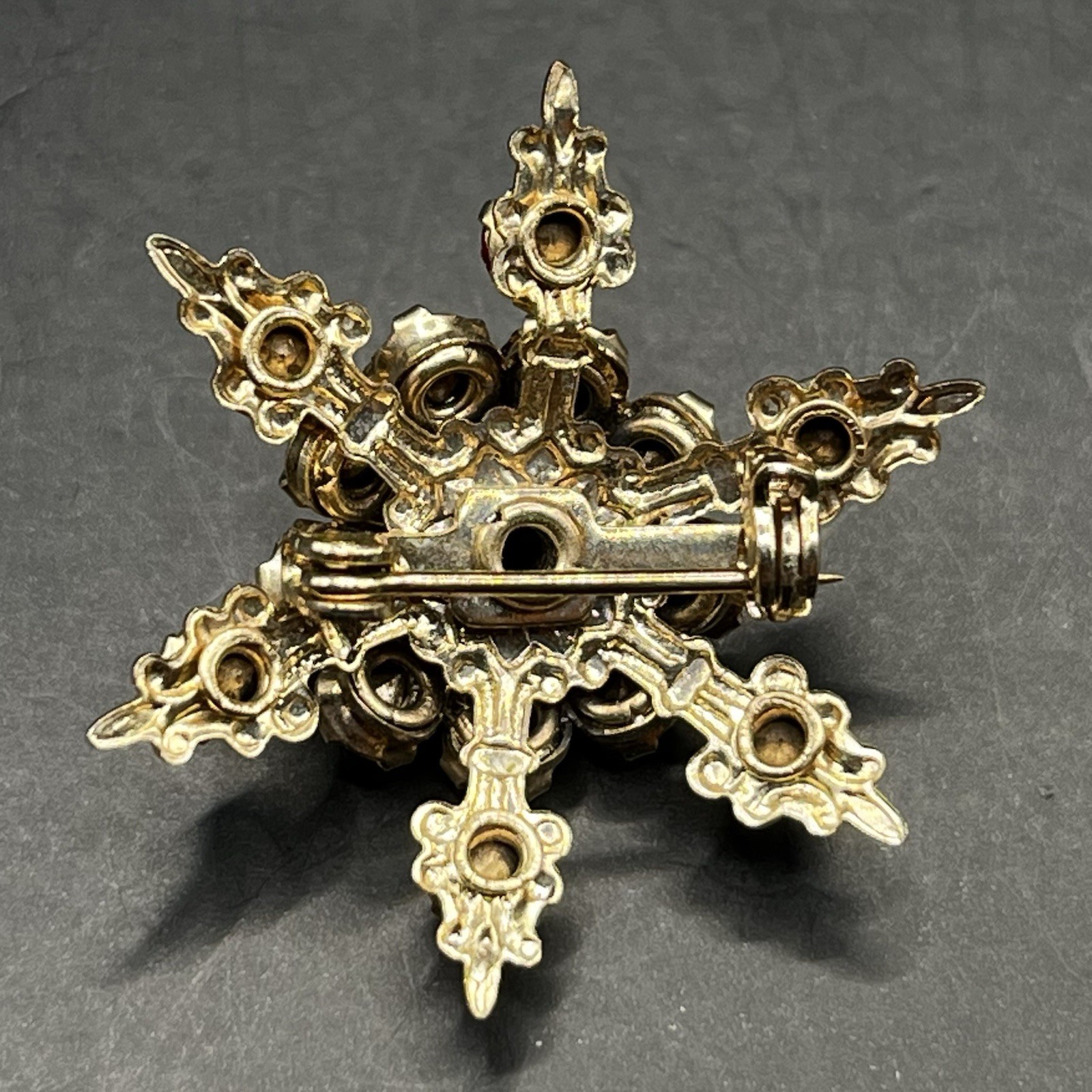 Vtg 2 Pc Brooch Lot: Clear Rhinestone Flower Red Starburst Snowflake *See Notes