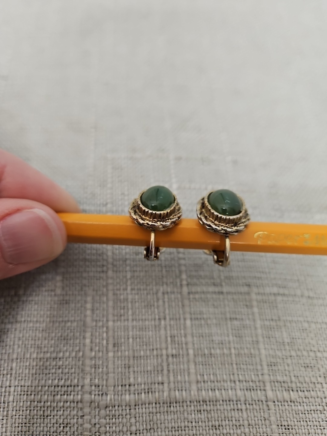 Vintage Dark Green And Gold Tone Scewback Earrings Dainty