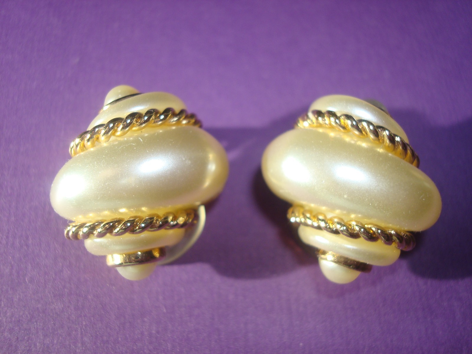 VTG.SIGNED”REPLICA”Made in ITALY NAUTILUS,SHELL,SNAIL F/PEARL EARRINGS GOLD/Plt.