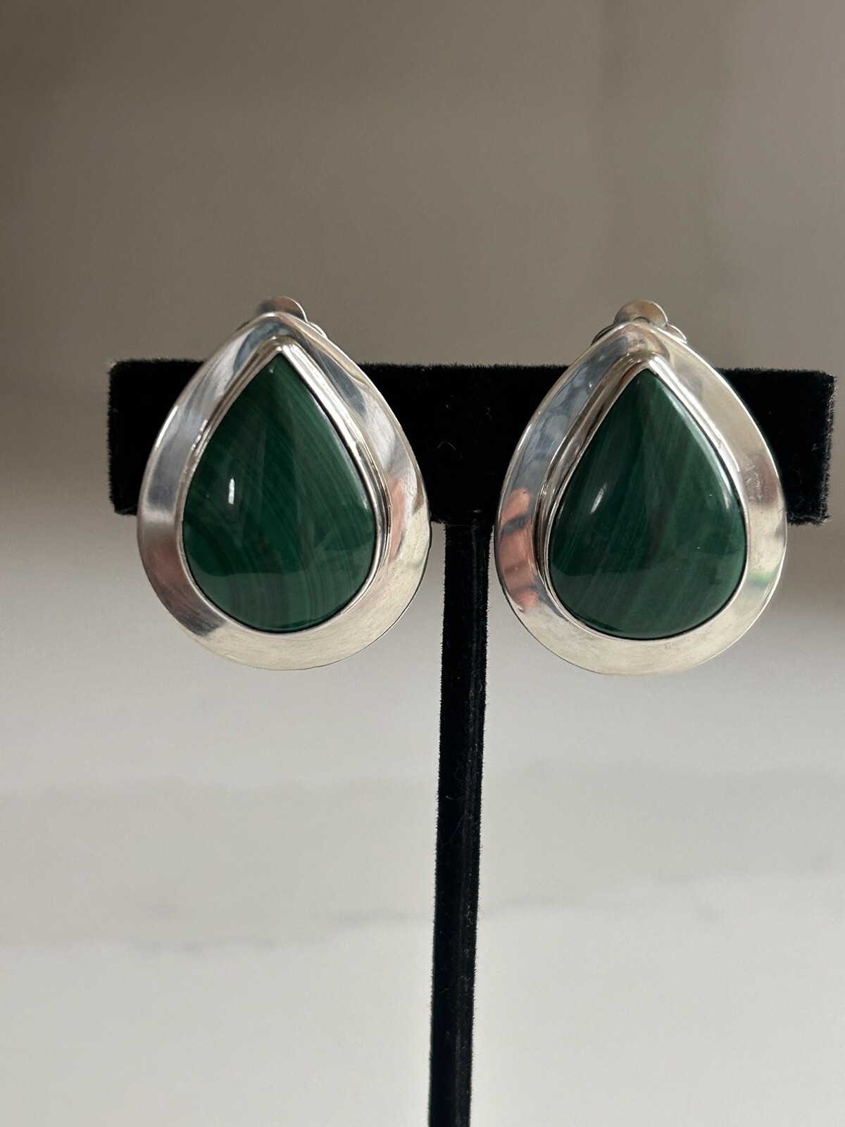 VINTAGE BEN J. CHAVEZ STERLING SILVER 925 MALACHITO CLIP ON EARRINGS