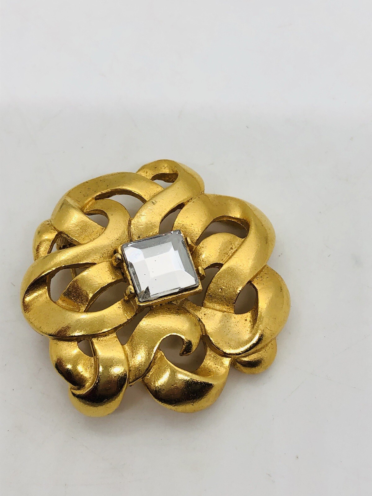 LCI Liz Claiborne brooch goldtone square rhinestone ribbon swirl brooch