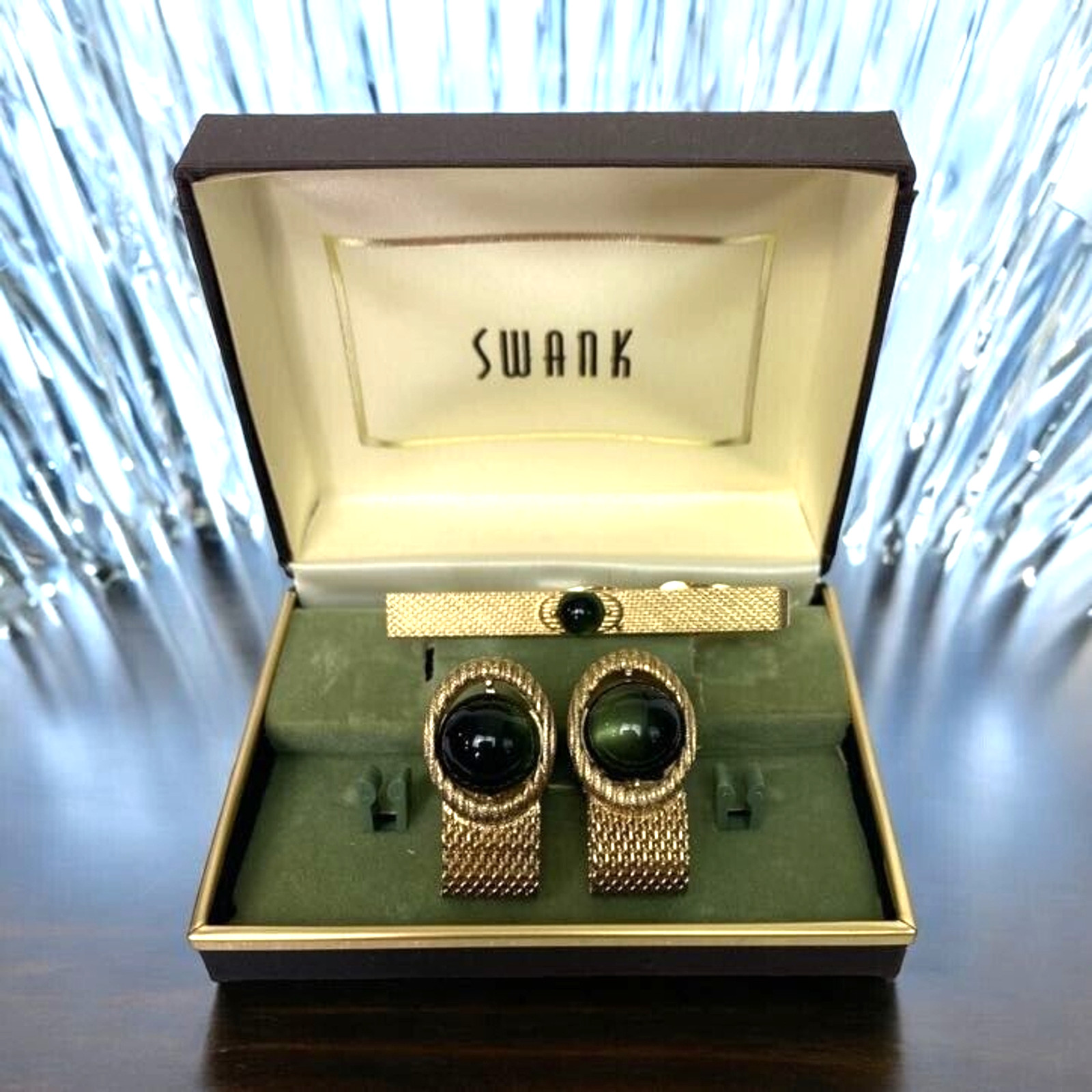 SWANK Green Cabochon Wraparound Mesh Fold over Cuff Links & Tie Clip Vintage