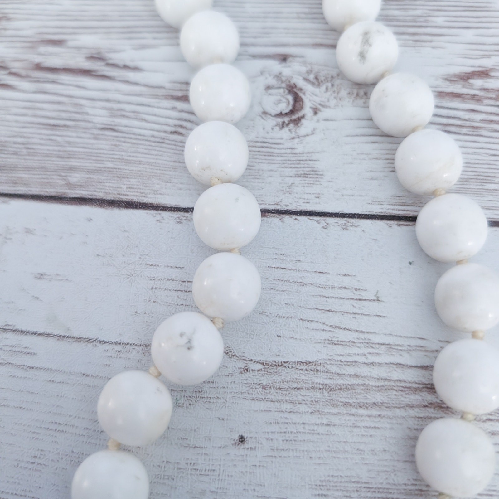 Vintage Necklace Statement Retro Off White Ball Style – Marks & Discoloration