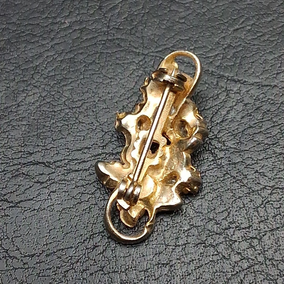 Vintage Small Bunch Of Grapes Pin Brooch Blue Rhinestone. 16.873