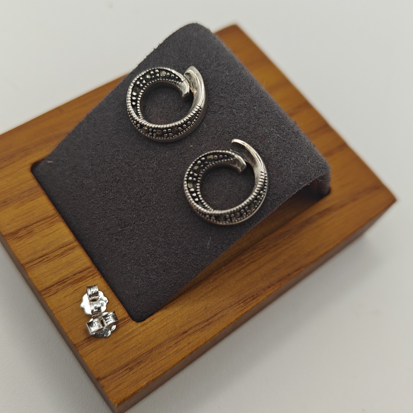 Vtg KTH Sterling Silver 925 Marcasite Circle Twist Stud Earring 4.43g Kit Heath