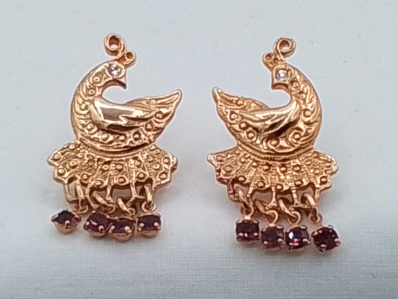ROYAL PEACOCK BIRD PURPLE PRONGED RHINESTONE VINTAGE ESTATE PIERCED EARRINGS