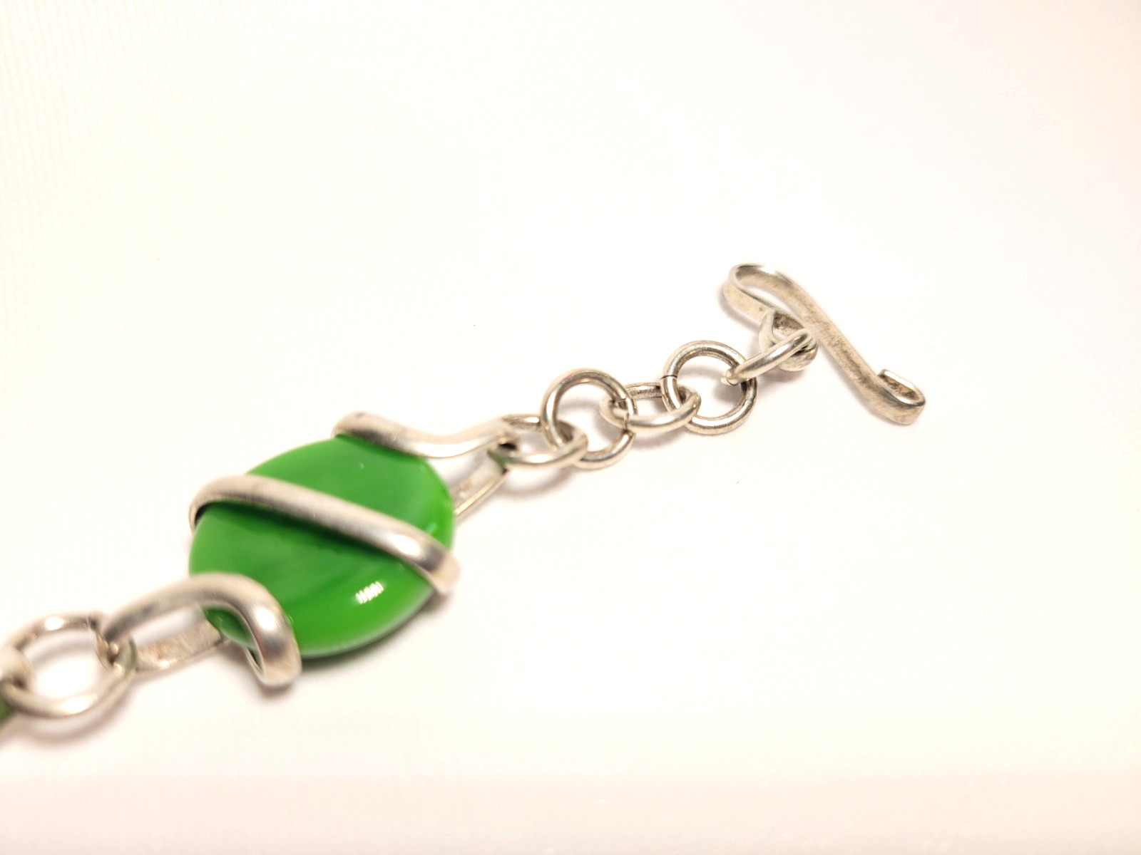 Vintage Artisan Wire Wrapped Green Glass Bead Silver Tone Link Bracelet 8″- 9″