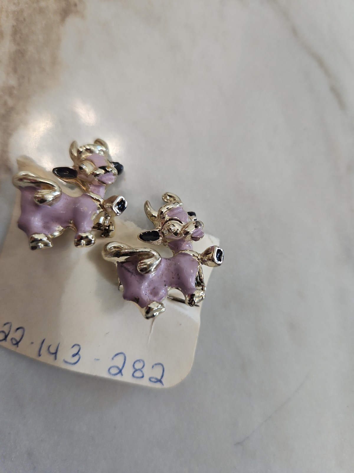 Vintage Gold Tone Cow/Heifer Brooch/Pin 1″ Unbranded X2