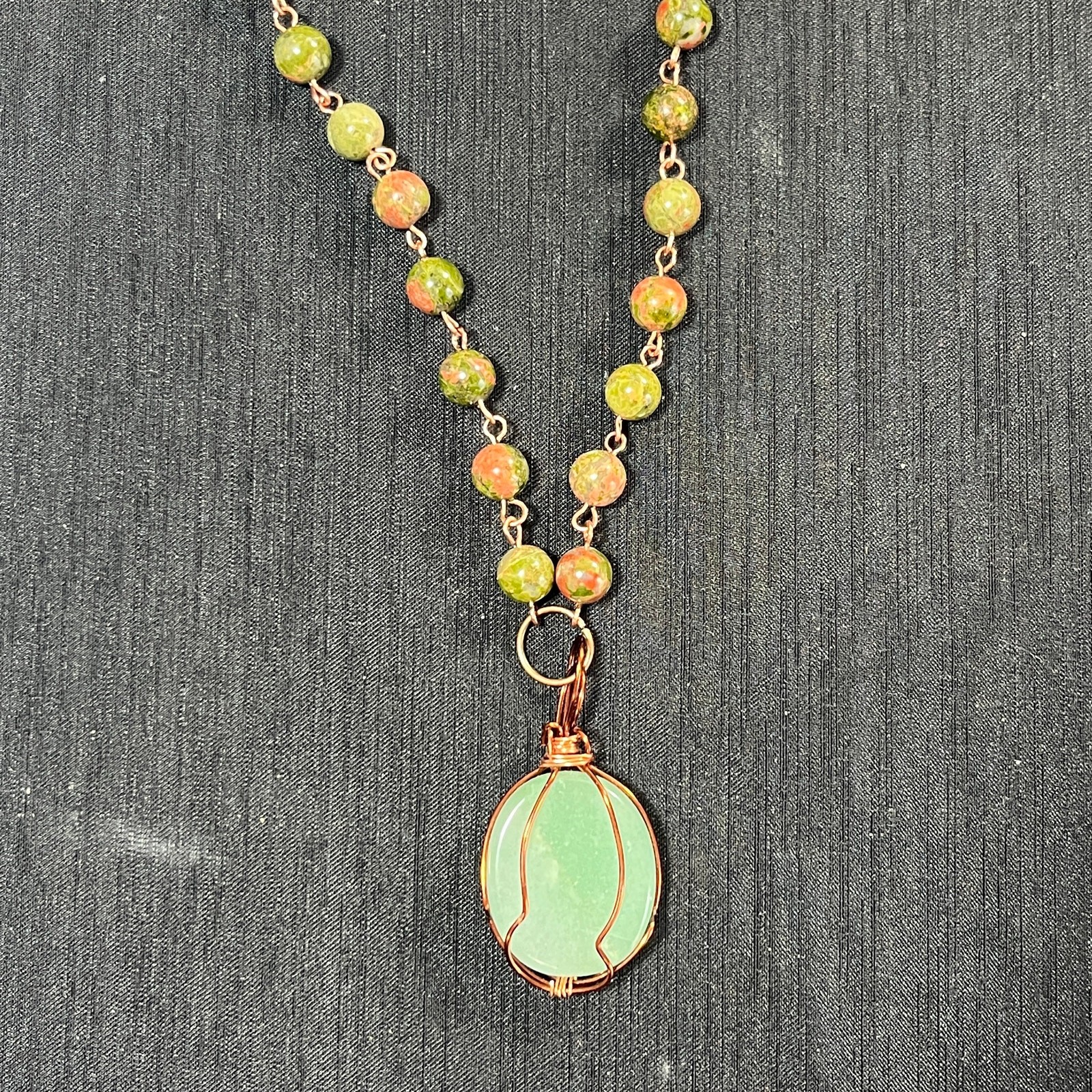 Aventurine oval 1 1/4″ cabochon necklace pendant copper wire 20″ earrings
