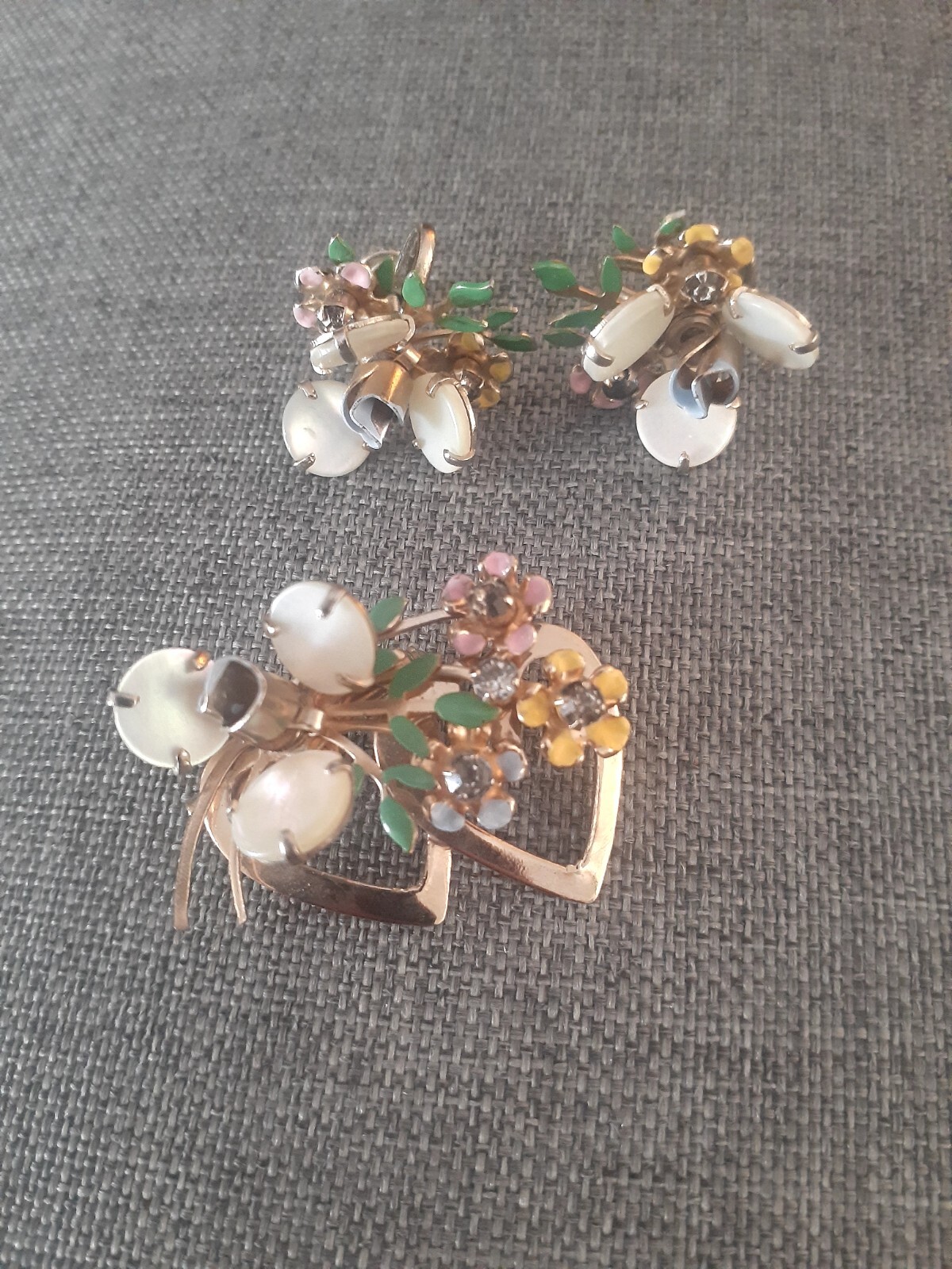 Vintage MOP & Enamel Flower/heart Brooch/pin & Matching Screw back Earrings