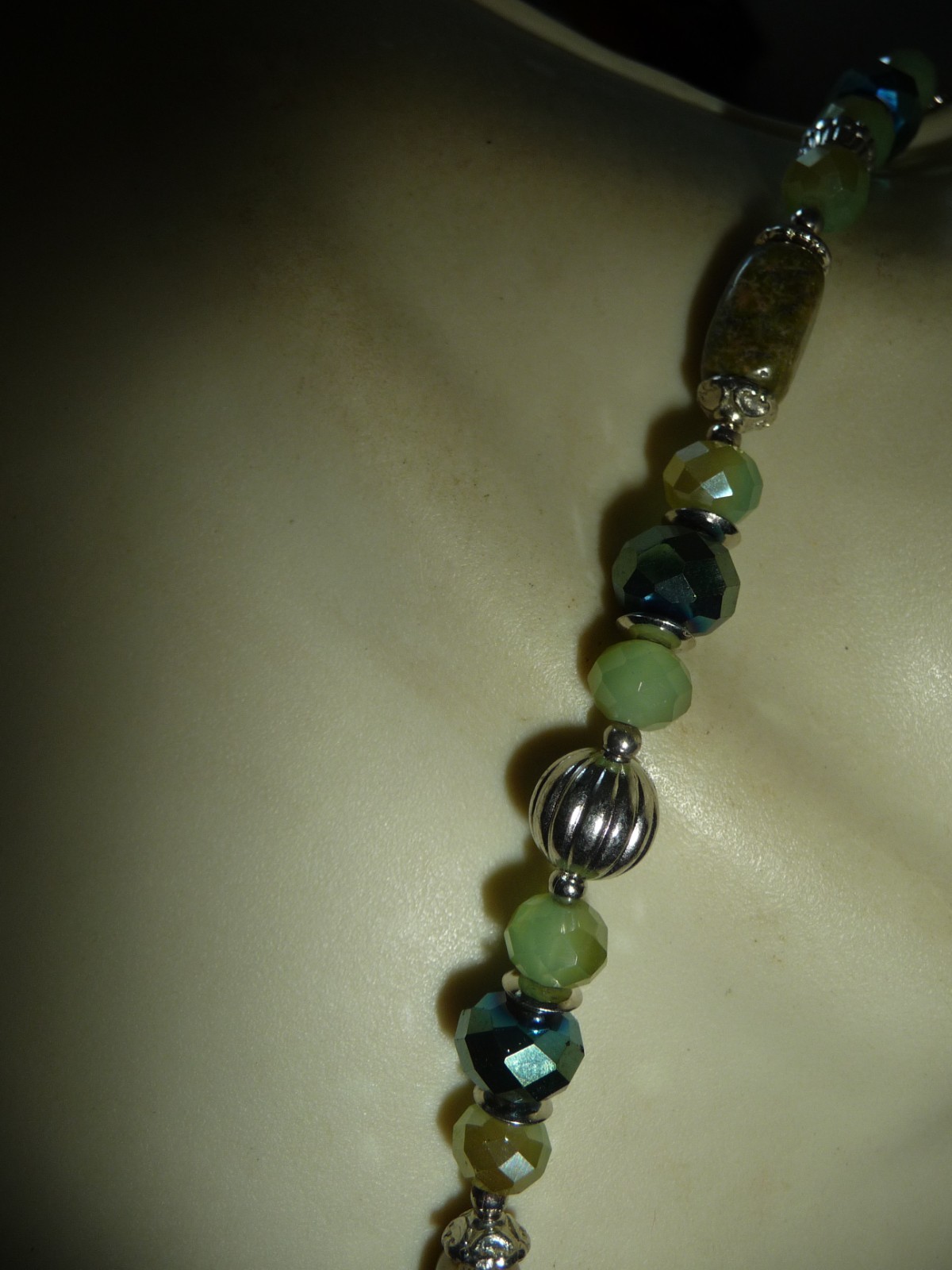 DELIQUET BLACK GLASS BEADS DIFFERENT SHAPES BIB 8” L NECKLACE #26.27