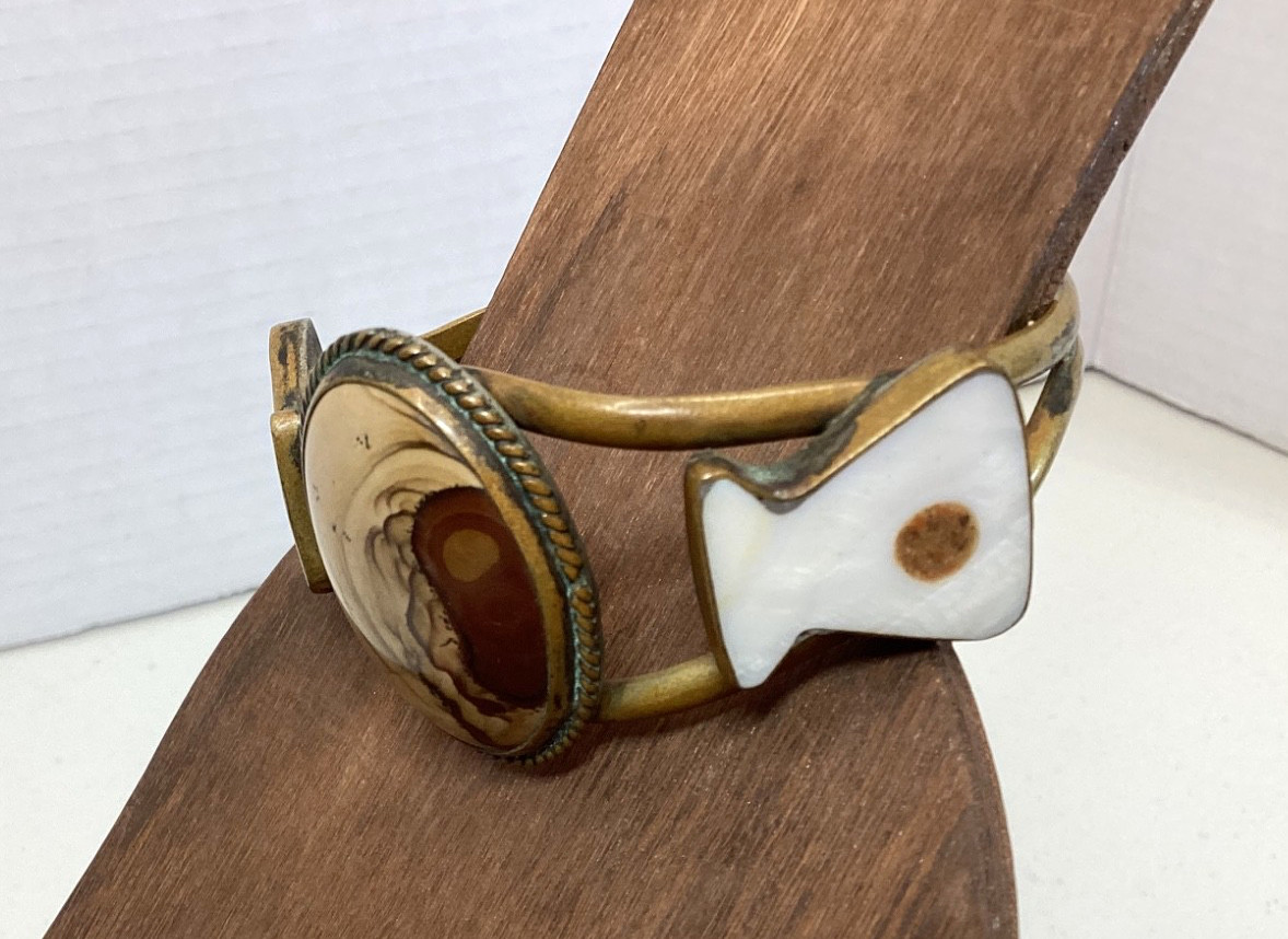Vtg Southwestern Style Cuff Bracelet Oval Sand Agate & Mother Of Pearl Inlayed