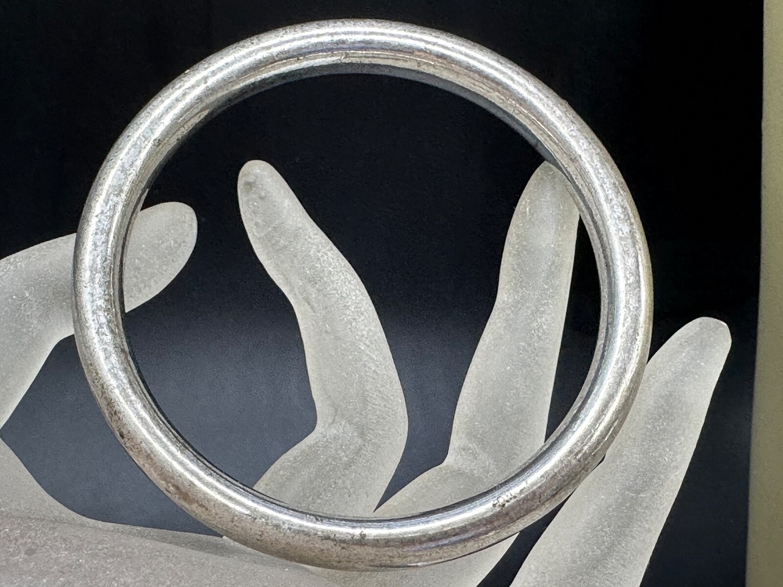 VINTAGE ESTATE STERLING SILVER CLASSIC ROUND BANGLE BRACELET