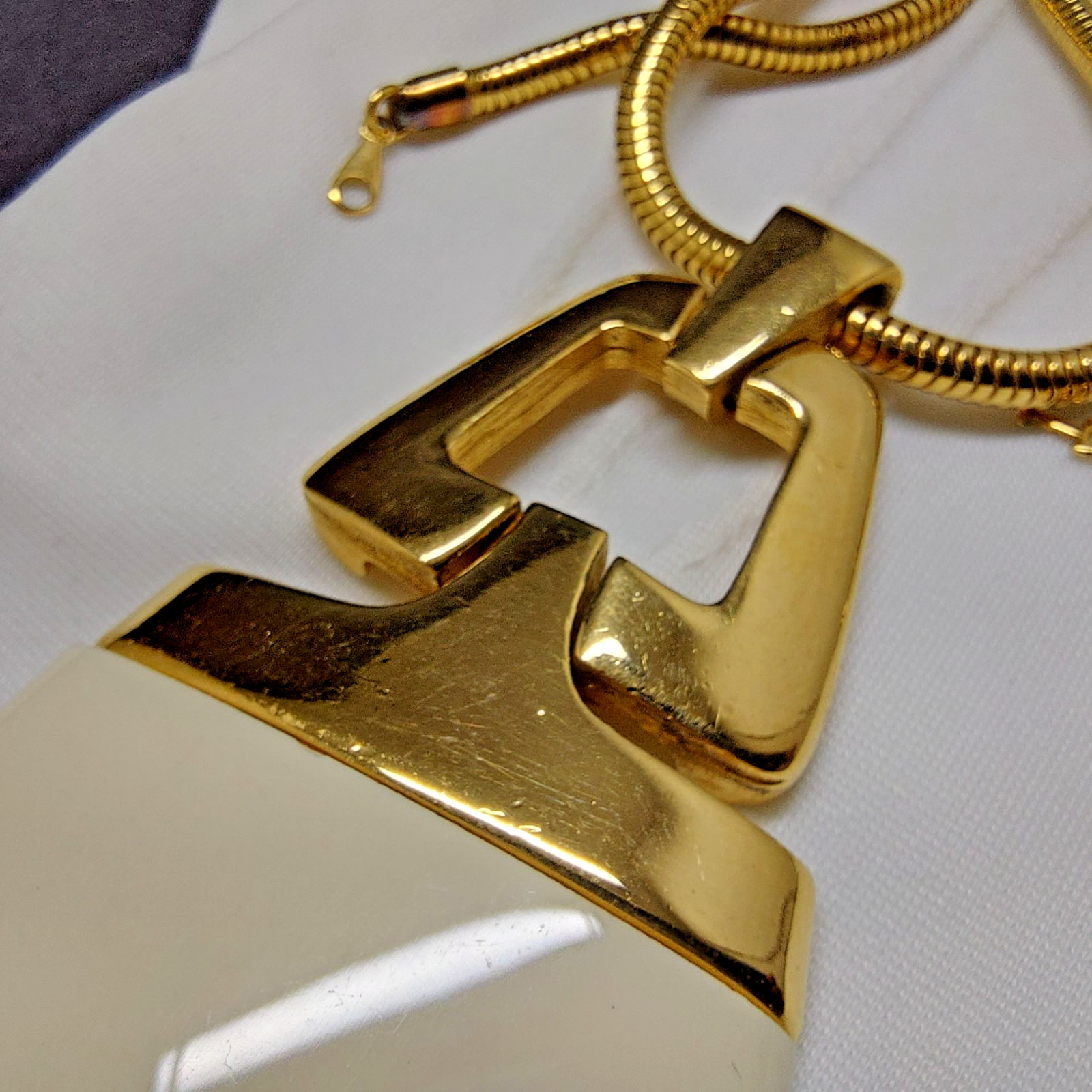 Crown Trifari Ivory Cream Lucite Gold Tone Pendant Necklace Vintage Signed