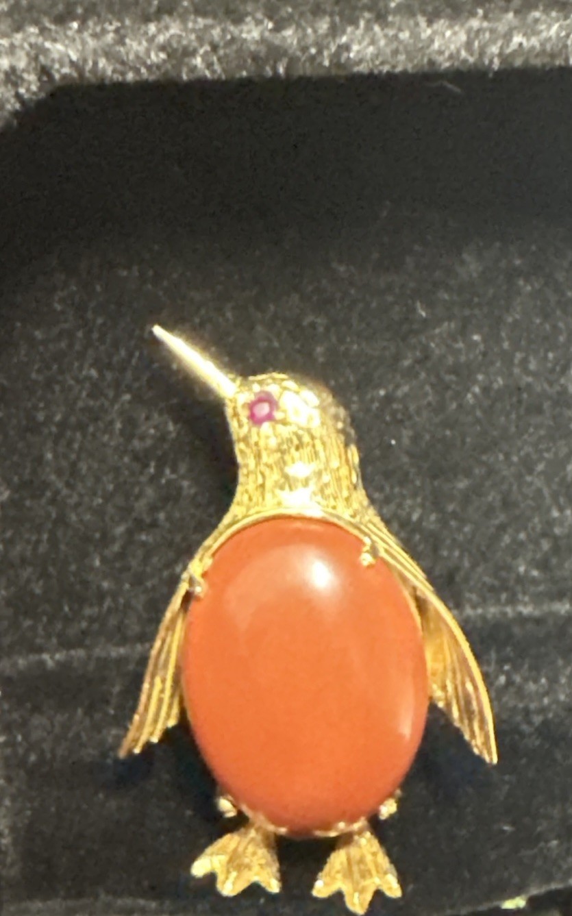 Vintage MERRIN 18K Yellow Gold Ruby Eye Penguin Brooch Pin Signed Orange Jasper