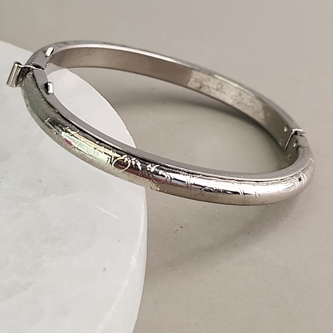Vintage Etched Hinged Bangle Bracelet 5mm Silver Tone 6.25″