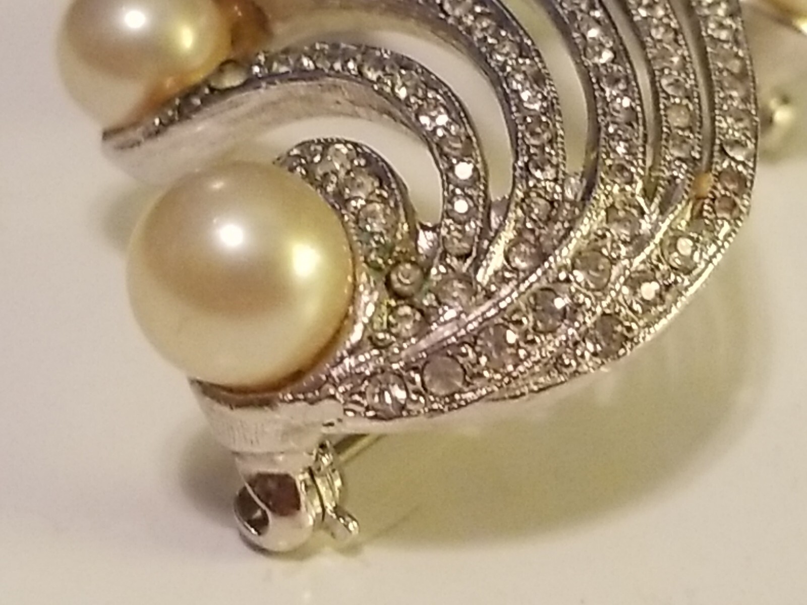 Elegant Brooch Pin Vtg Silver Toned Swirl Ribbon Pearl & CZ Encrusted 1.75″ Long