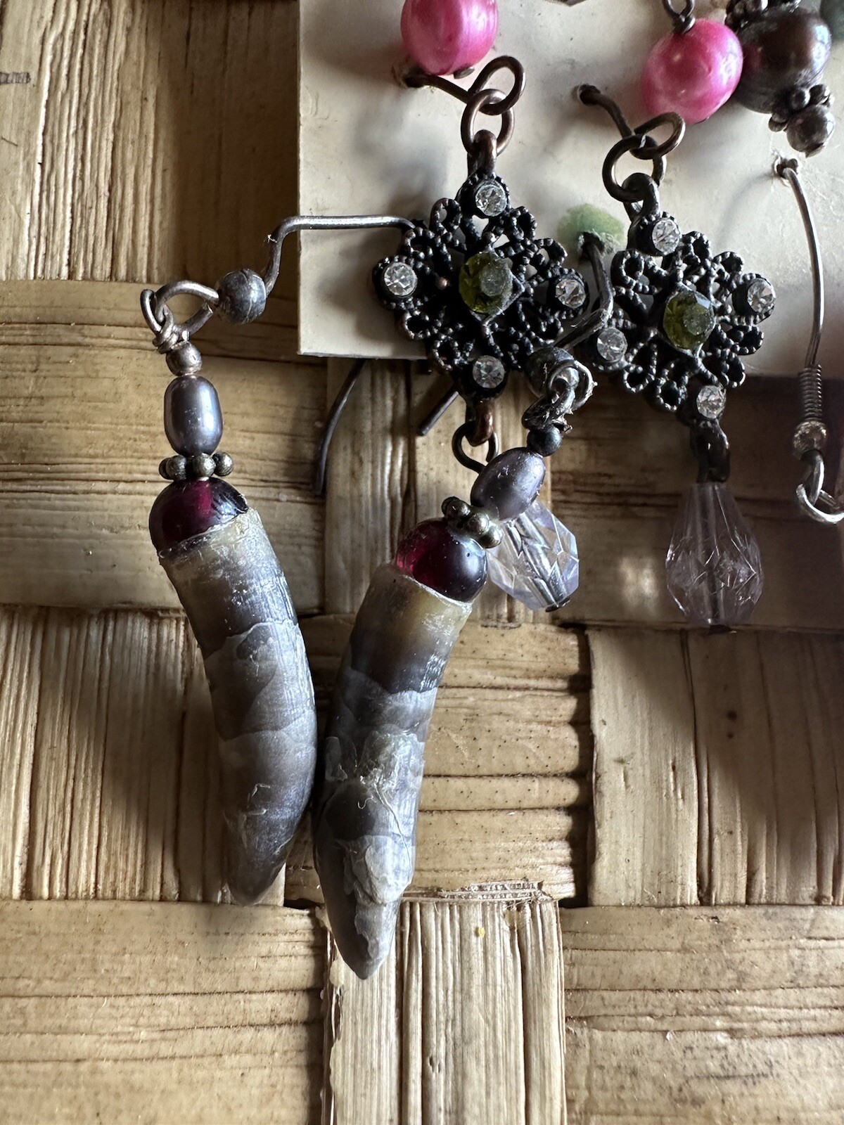 L@@K Vintage White Stag Etc. Sparkle Fun Earrings Feed Rescue Horses Hay / Feed