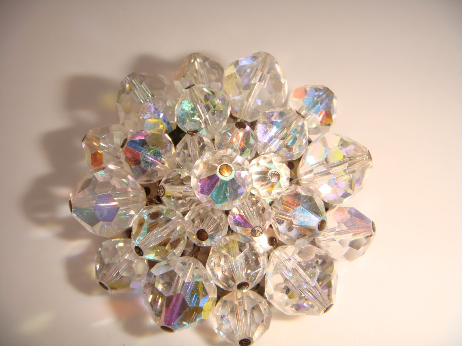 VINTAGE AURORA BOREALIS BEAD CLUSTER ROUND PIN BROOCH ESTATE