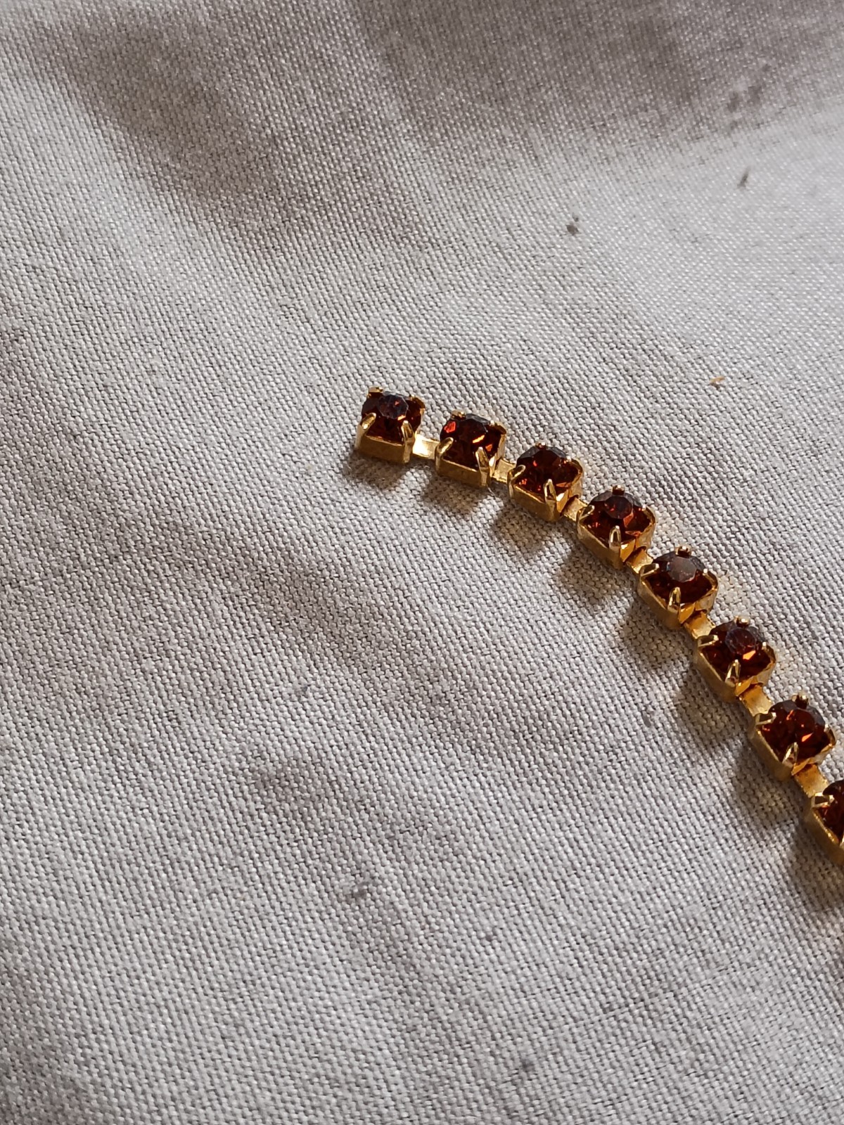 Vintage 14″ Root Beer Color Rhinestone Choker Necklace.