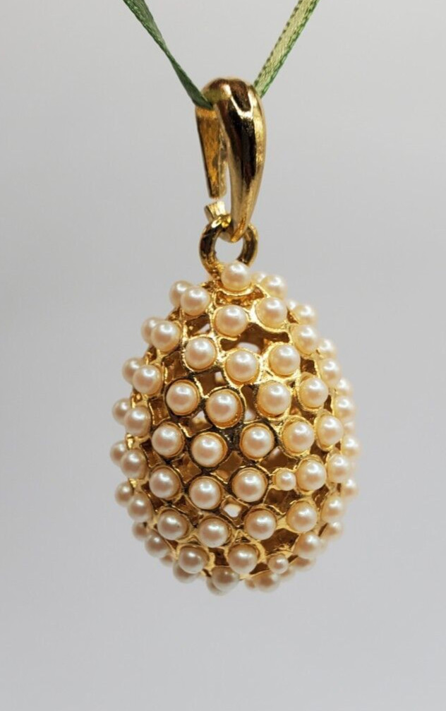 vtg Gold Tone Faux Pearls Egg Shaped 2.25″ (From Bail to Bottom) Pendant ne04