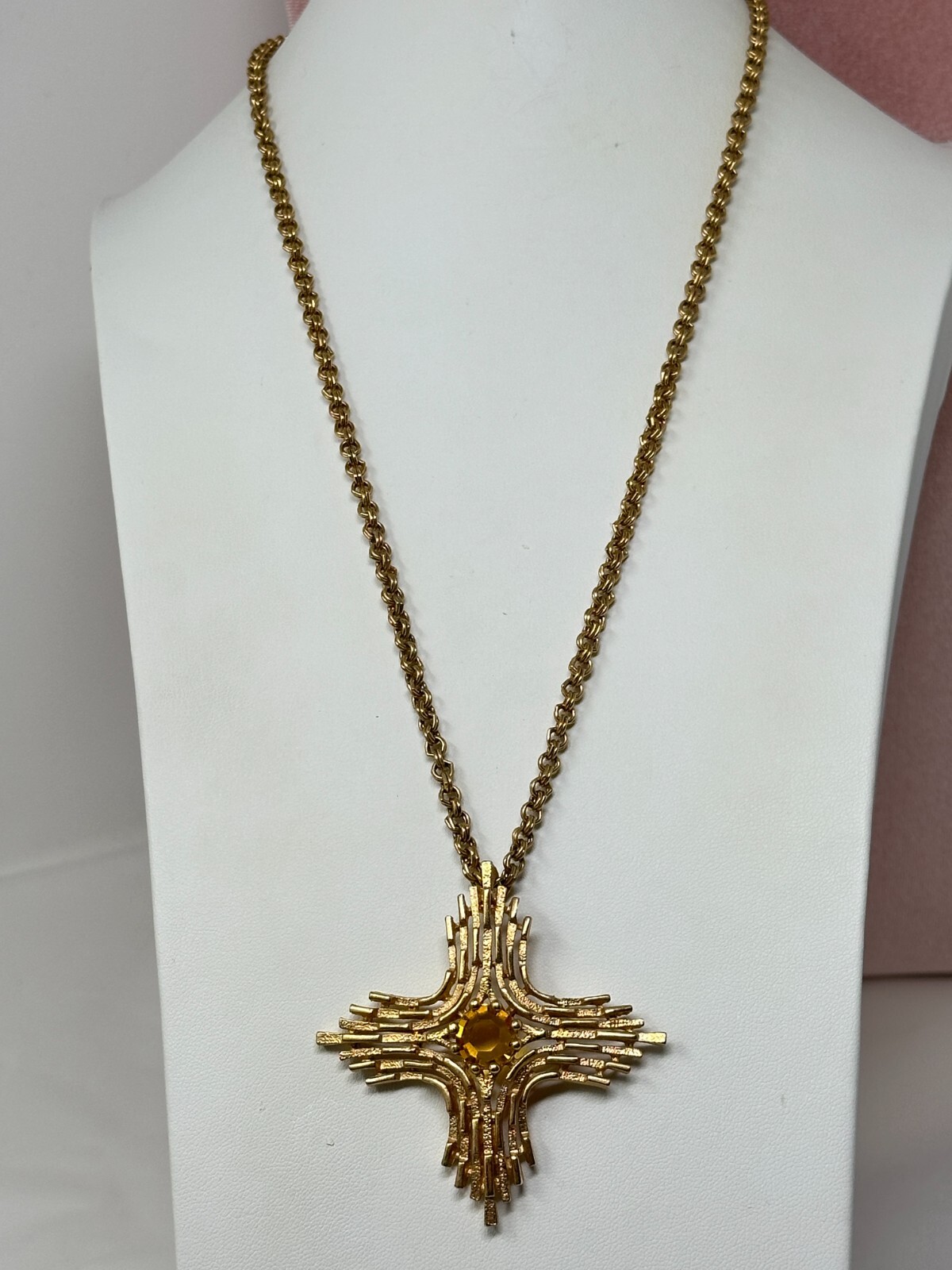Vintage 1978 Sarah Coventry Goldtone OMEGA Maltese Cross Pendant 24″ Necklace