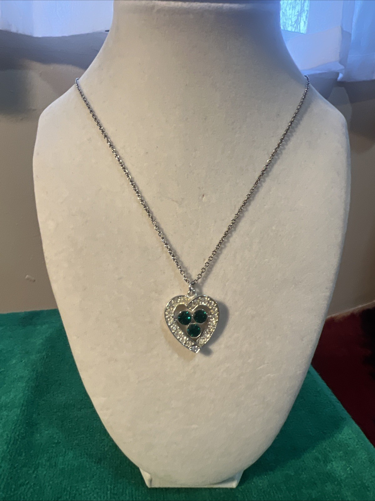 Vtg Sarah Coventry Emerald Crystal Rhinestone Heart Pendant May Bday Necklace