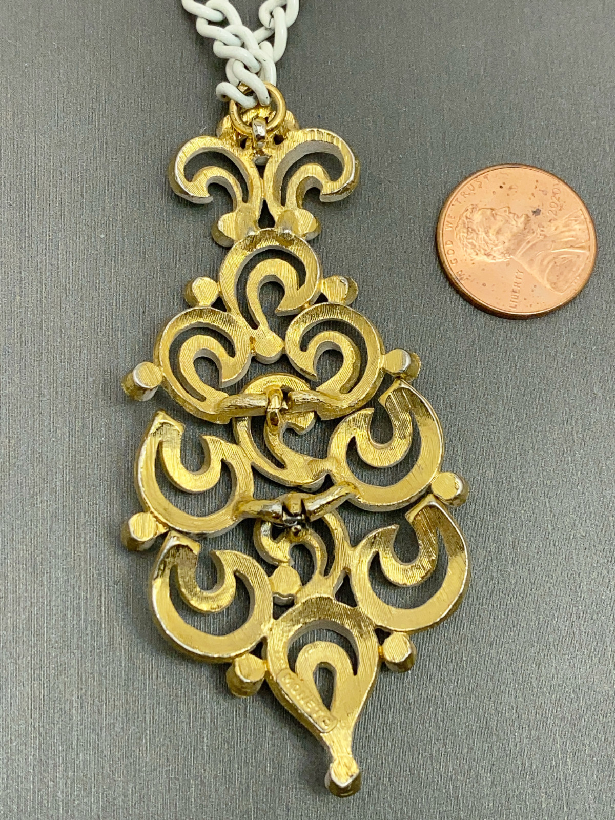 Vintage MONET Pendant Necklace 1974 MANTILLA White Enamel Articulated 28″ Chain