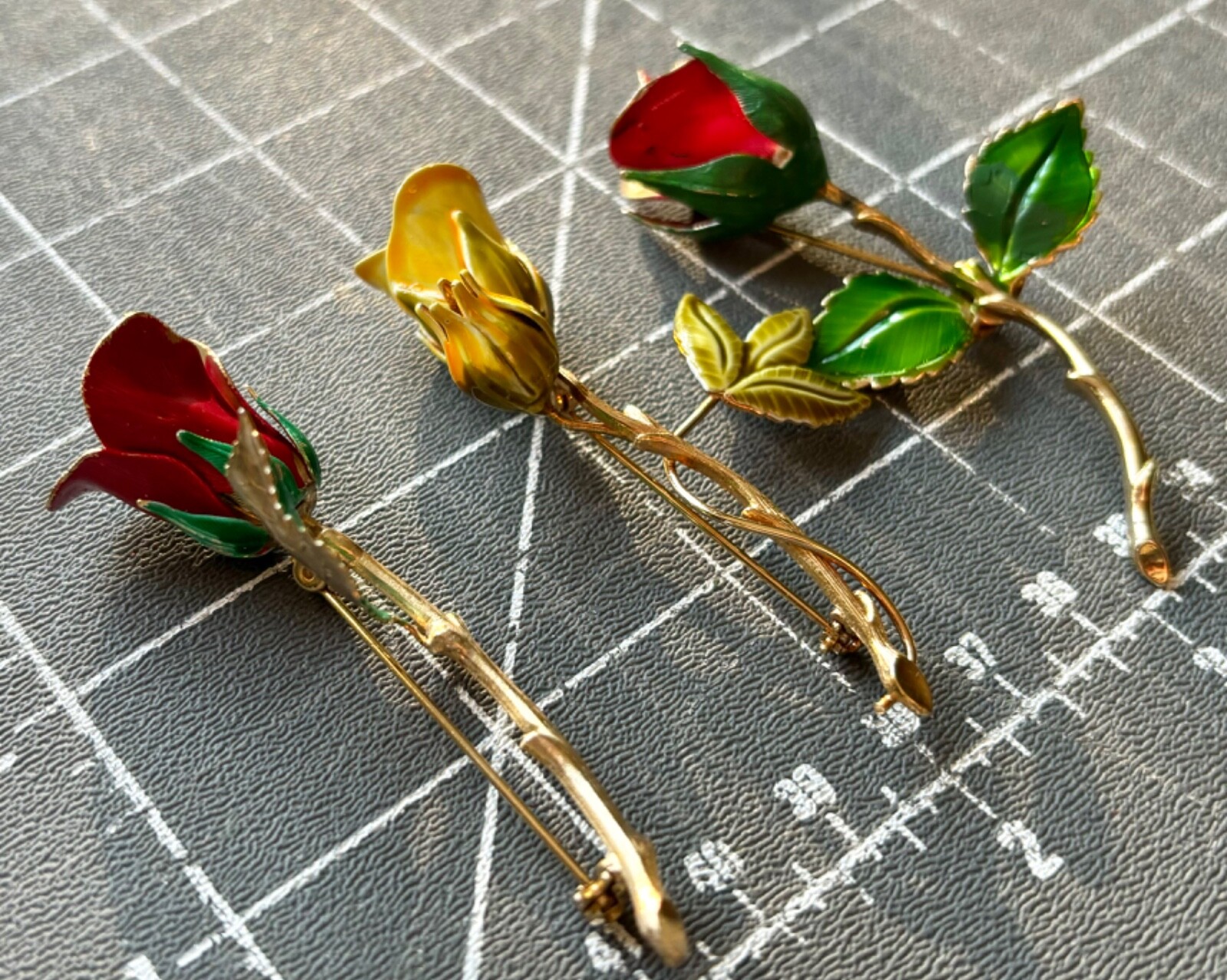 LOT OF 3 VINTAGE LONG STEM ROSE PINS, FLOWER BROOCHES, MID CENTURY COLLECTIBLES