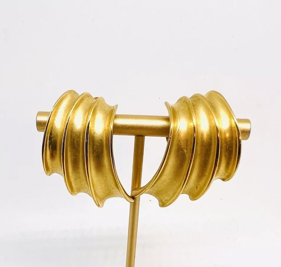 Large Matte Gold Tone 80’s Drop Dangle Earrings Clip Backs Vintage Jewelry