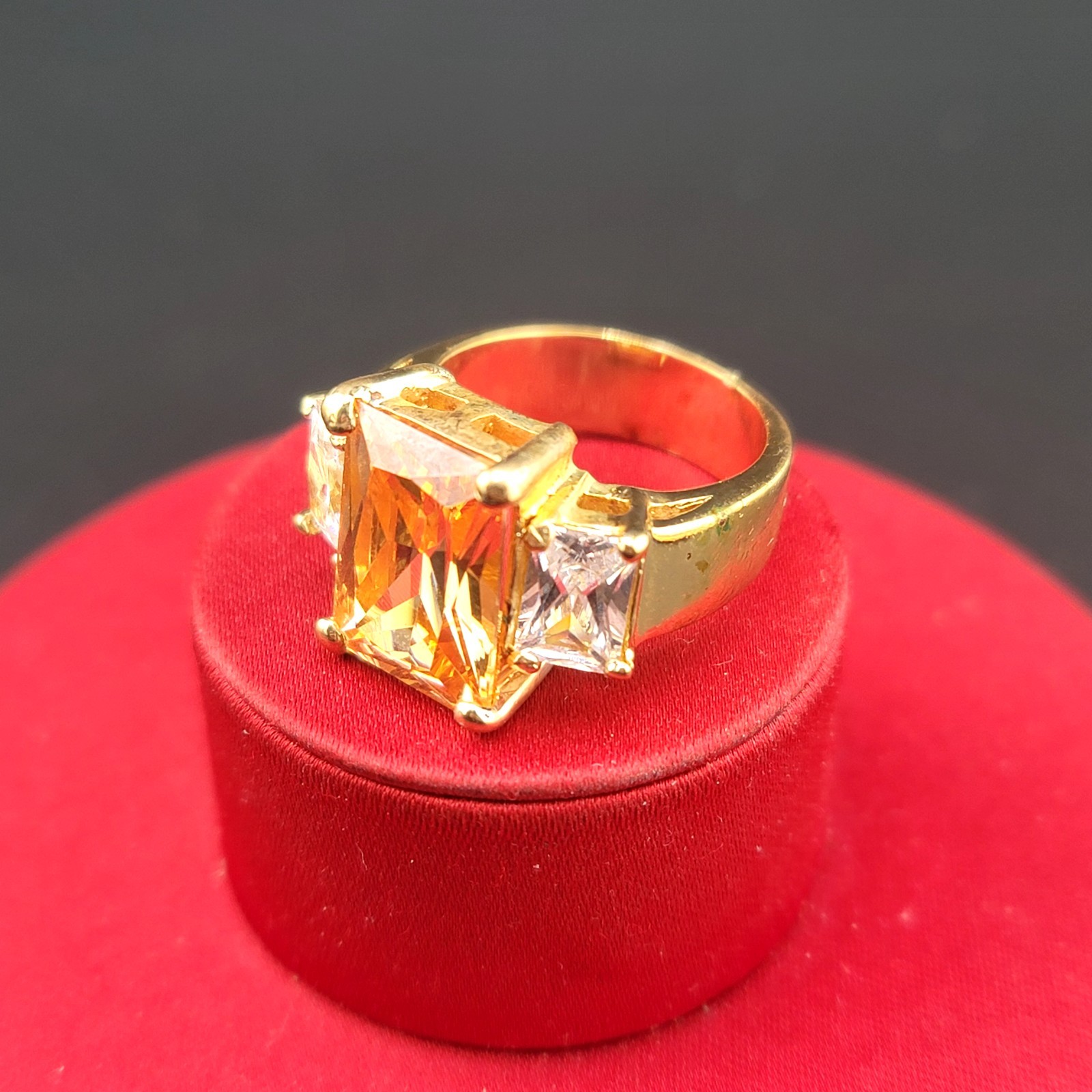 Vtg Sz 7 Ring Lg Citrine Clear Cubic Zirconia 18KGE Fashion Jewelry Glam Classy