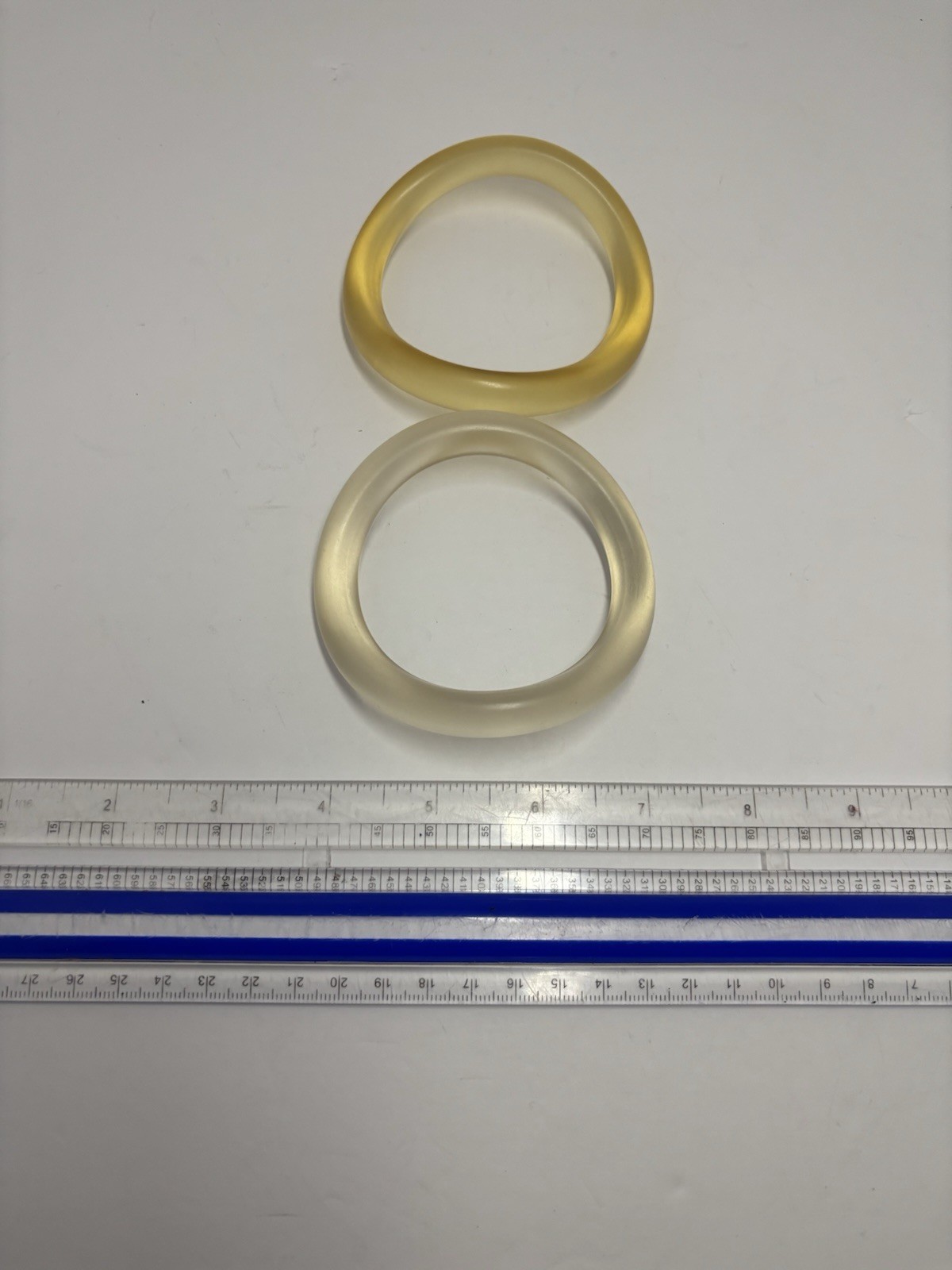 Lot Of 2 Vintage Lucite Wavy Bangles-chunky-Apple Juice- Translucent