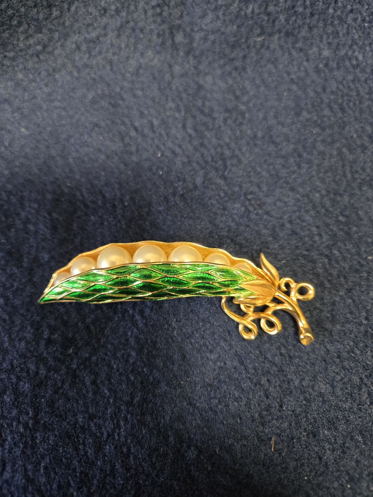 Vintage Crown Trifari Pearl Peas in Green Enamel Pod Brooch Pin
