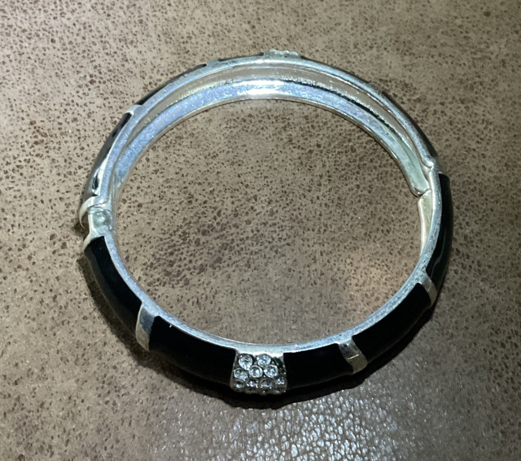 Vintage Bangle Bracelet Black With Silver Tone Clip