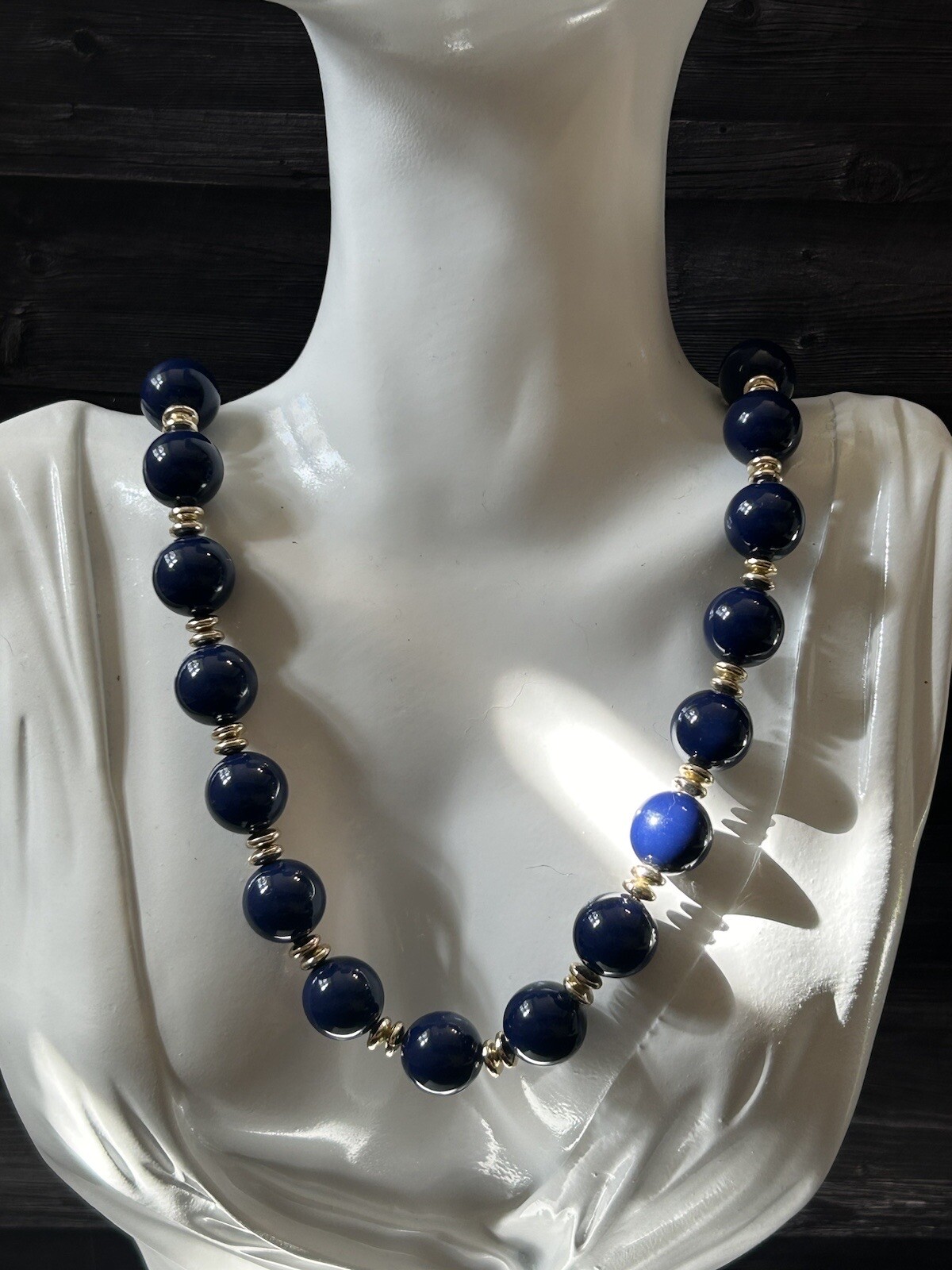 Vintage blue genuine lucite necklace Dark Blue BEAUTIFUL! Made In China! 15”