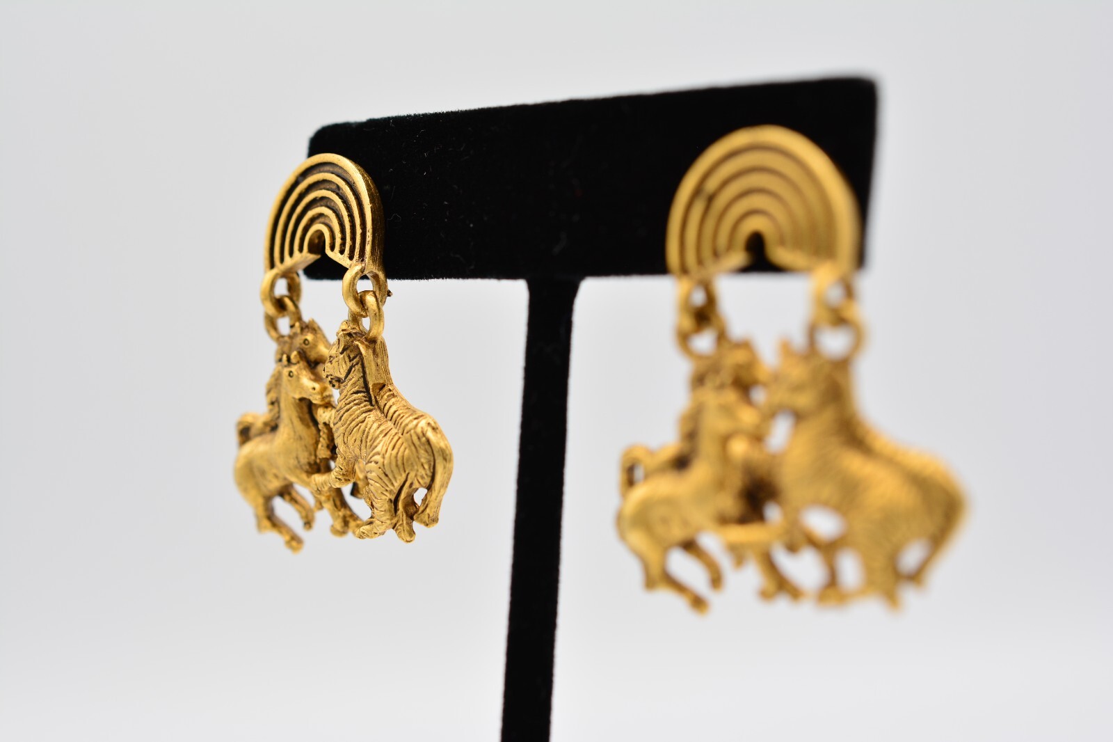 Vittorio Vintage Earrings Rainbow Animals Brushed Gold NOS 80s Signed 9C