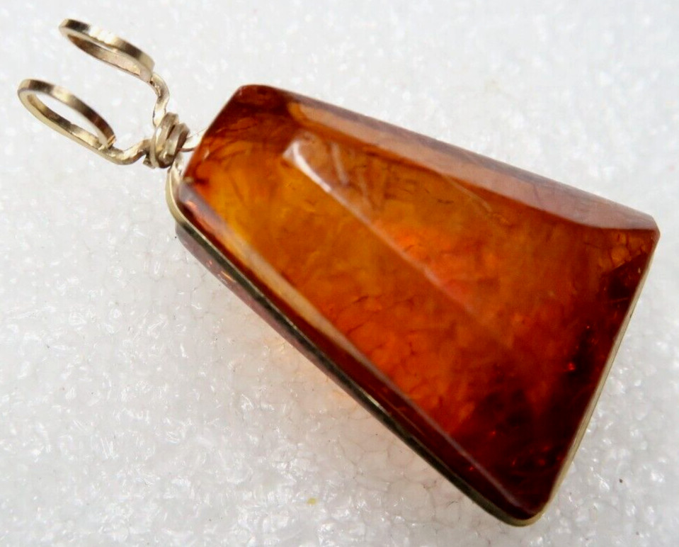 VINTAGE GOLD TONE HONEY COLOR BALTIC AMBER PENDANT for NECKLACE