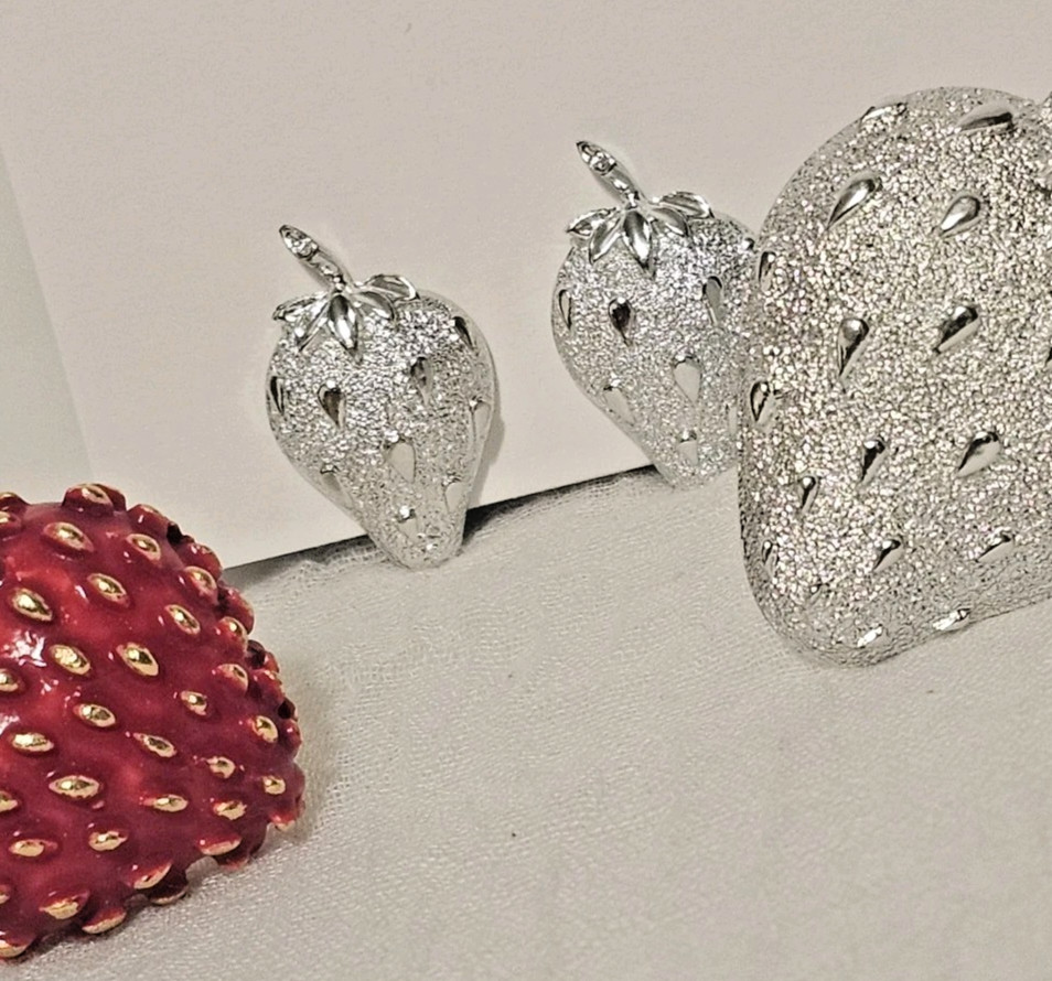 Strawberry Jewelry Lot-Silver Tone Sarah Coventry Set Brooch & Earrings Zentall