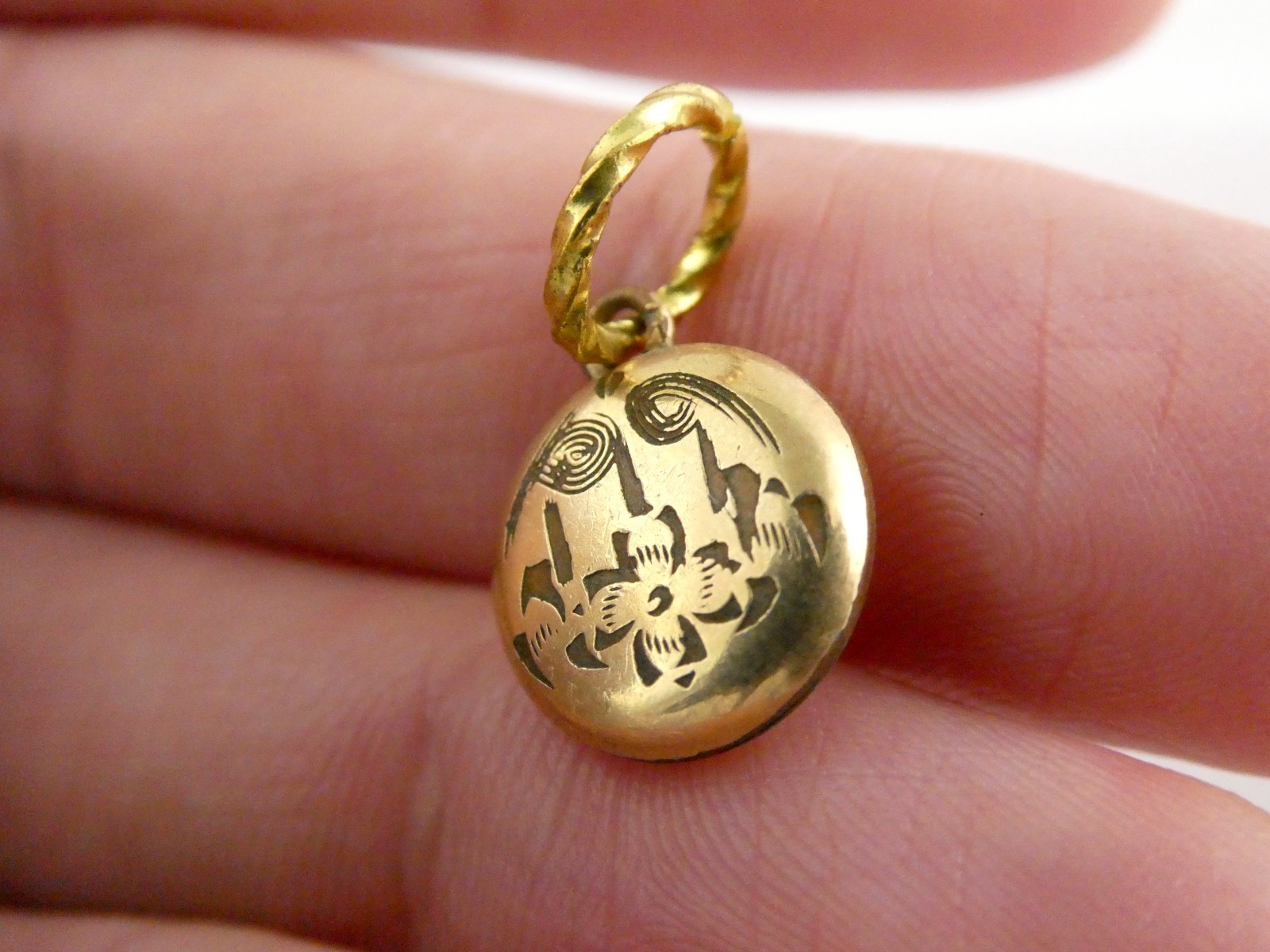 Vintage Unmarked Etched Gold Fill Floral Charm Pendant 1.6g .75 Inch Length