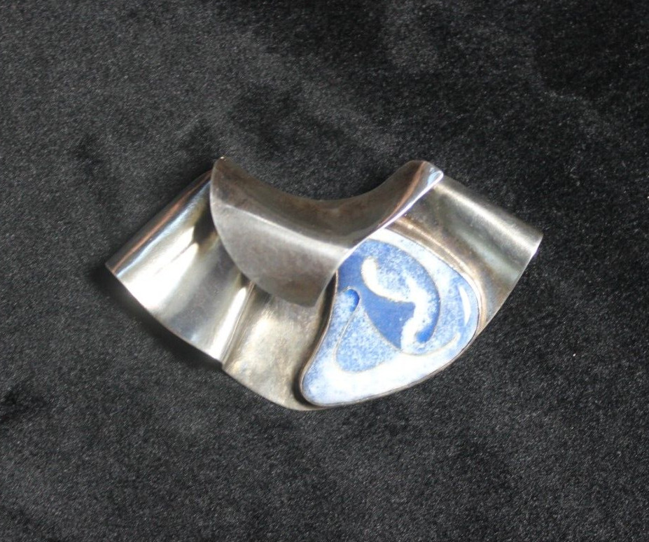 Donna McAfee 1987 Rippling Wave Sterling Silver Enamel Modernist Brooch Pendant